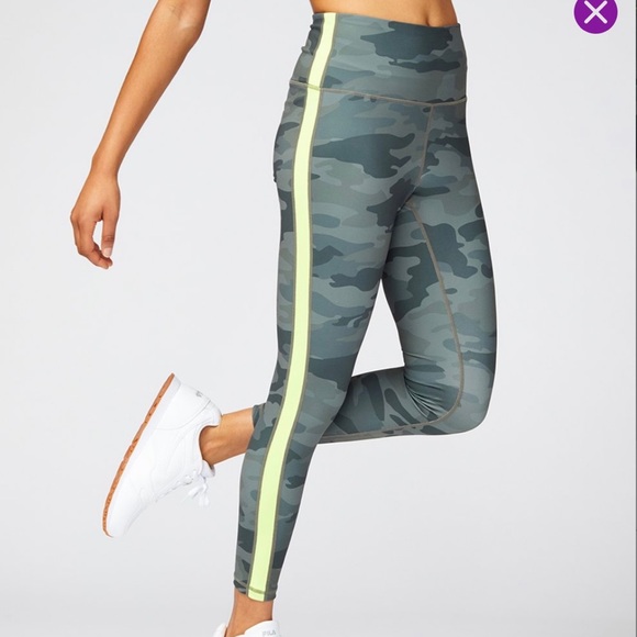 Reebok Women’s Camouflage Boost Crop Legging - Picture 1 of 3